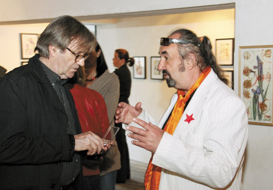 Karolj Palković u razgovoru s Erichom Novoselom