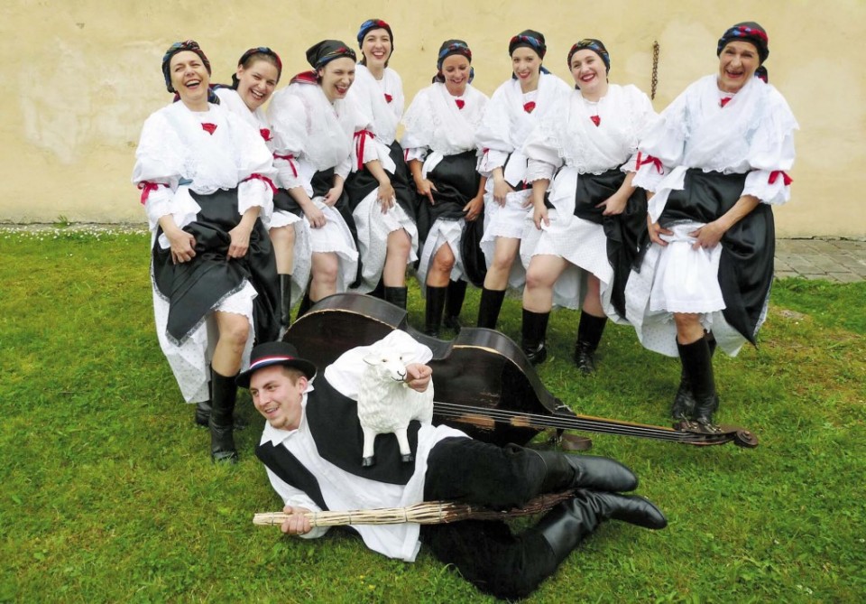 Koloslavujke u jur dobrom raspoloženju u Kešmaroku kod manjine spišskih Nimcev u Slovačkoj (foto: martin binder)